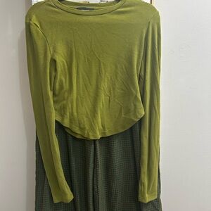 Green Long Sleeve Top, Slightly Cropped